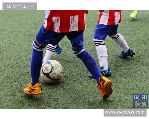 云端之上的足球巨星们带你领略绿茵场的风采与激情