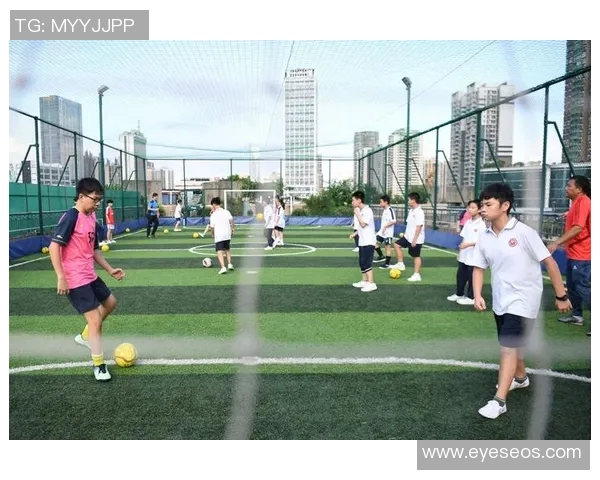 李静独家解析足球技巧与战术分享助你提升球场表现 李静独家解析足球技巧与战术分享助你提升球场表现